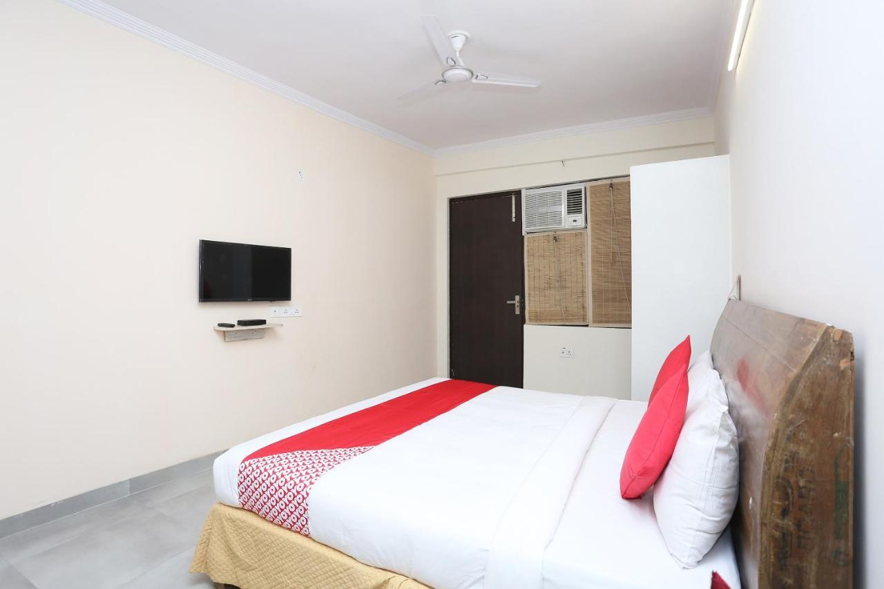 Oyo 28670 Hotel Dev Palace Гургаон Екстериор снимка