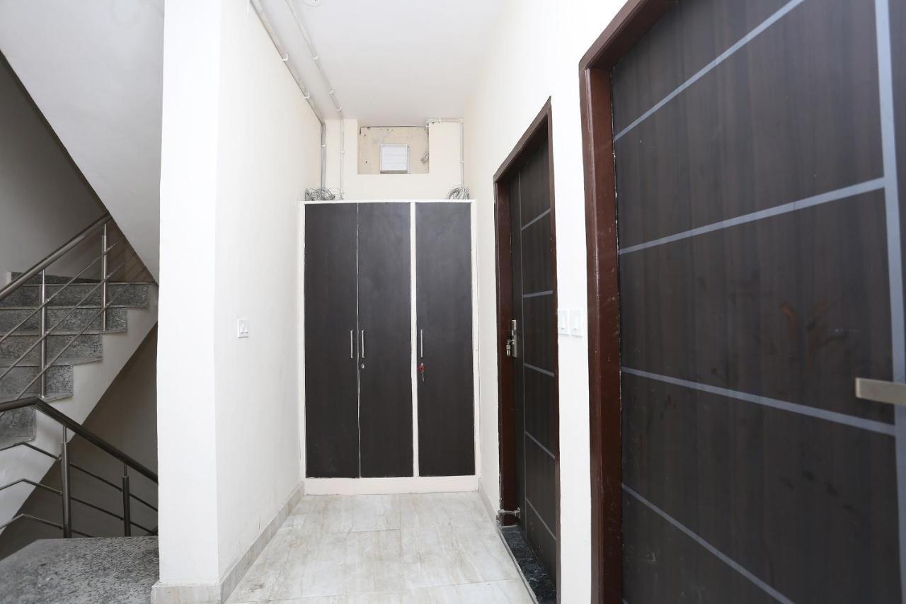 Oyo 28670 Hotel Dev Palace Гургаон Екстериор снимка