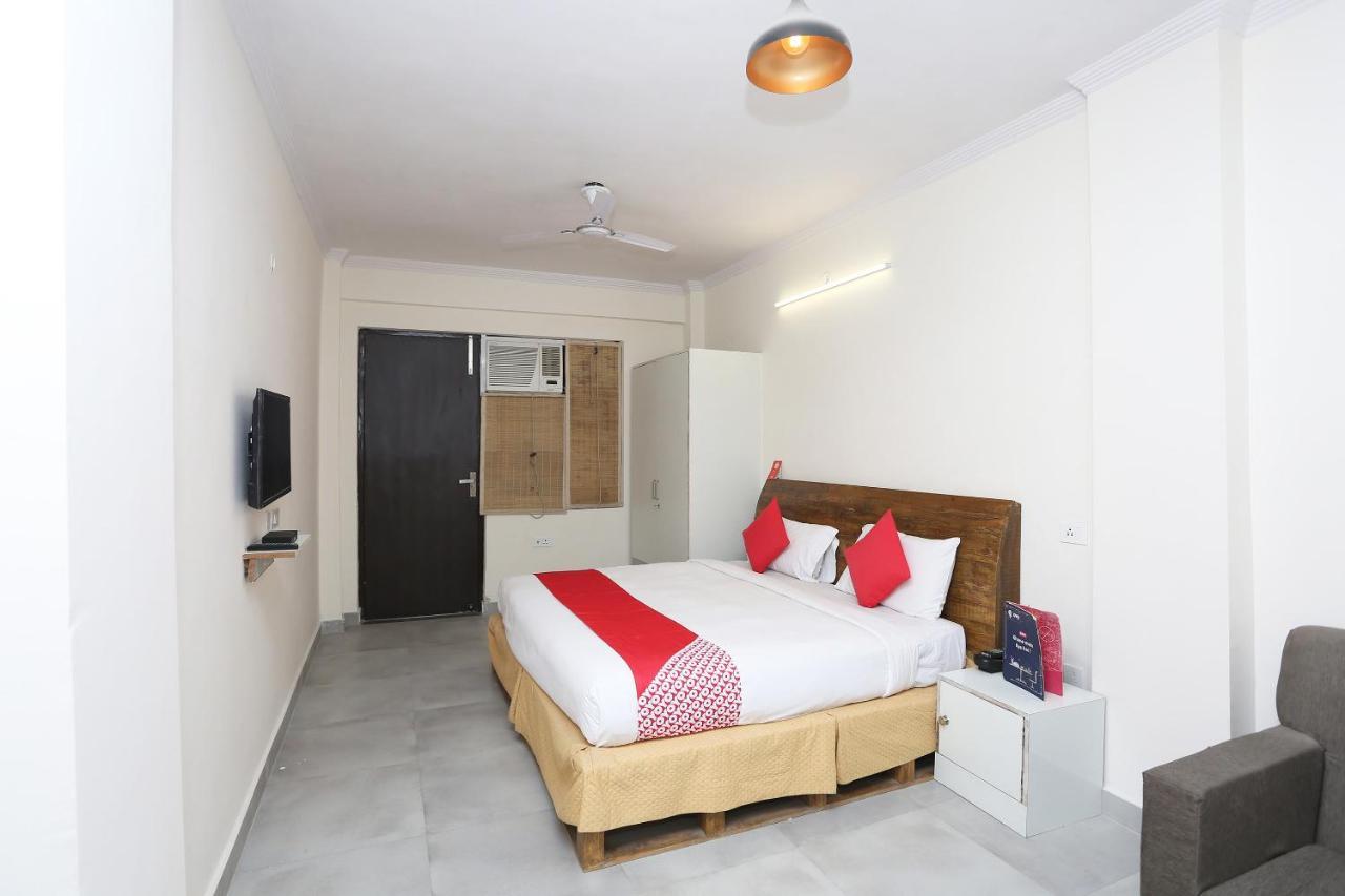 Oyo 28670 Hotel Dev Palace Гургаон Екстериор снимка