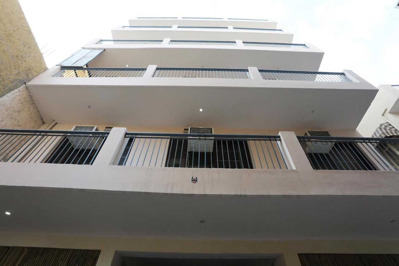 Oyo 28670 Hotel Dev Palace Гургаон Екстериор снимка