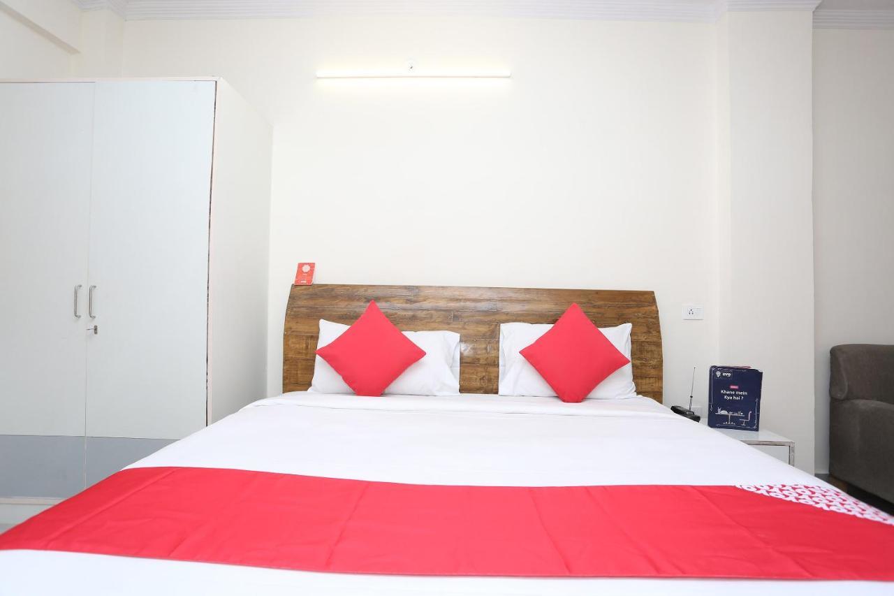 Oyo 28670 Hotel Dev Palace Гургаон Екстериор снимка