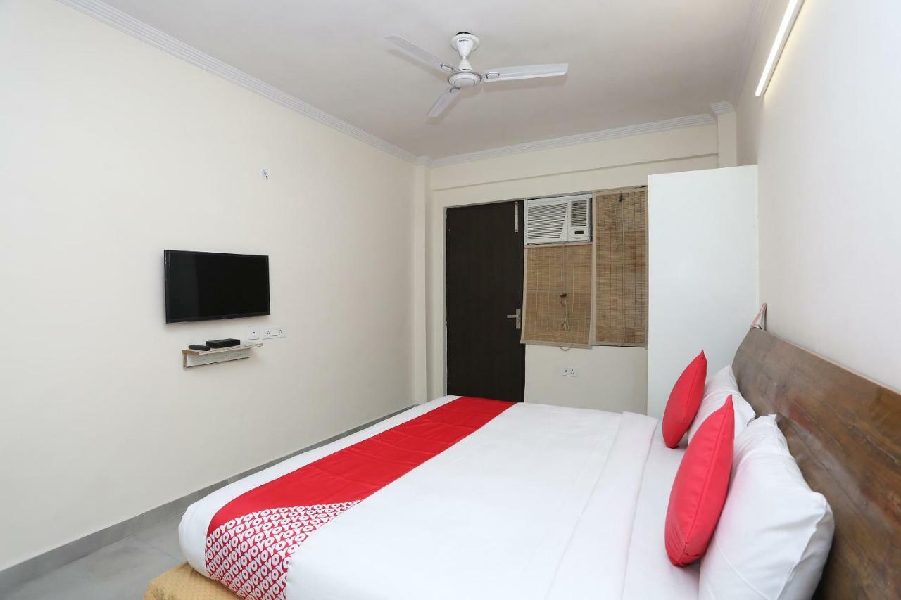 Oyo 28670 Hotel Dev Palace Гургаон Екстериор снимка